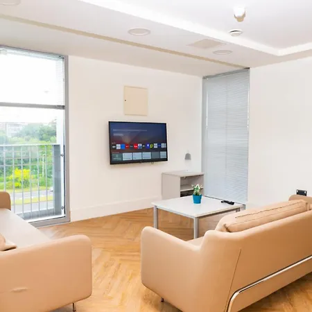 Refurbished Ensuite With Shared Kitchen At Montrose In