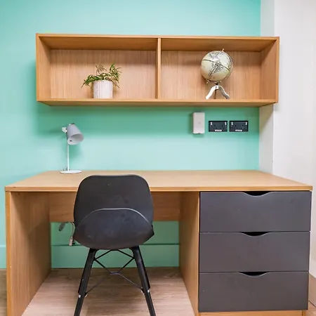 Refurbished Ensuite With Shared Kitchen At Montrose In 公寓